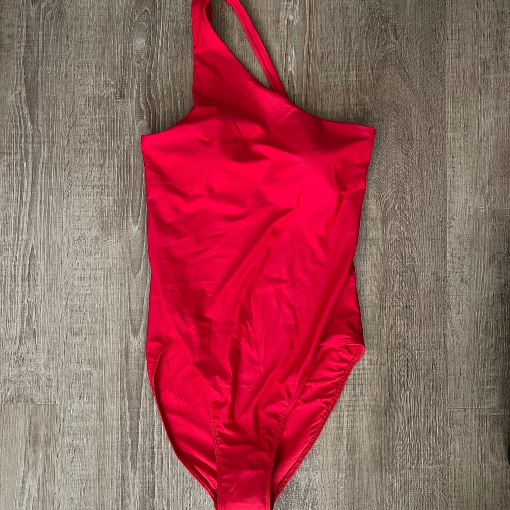 NWT Quince Italian One Shoulder One Piece Swimsuit Cherry Red Swim Beach